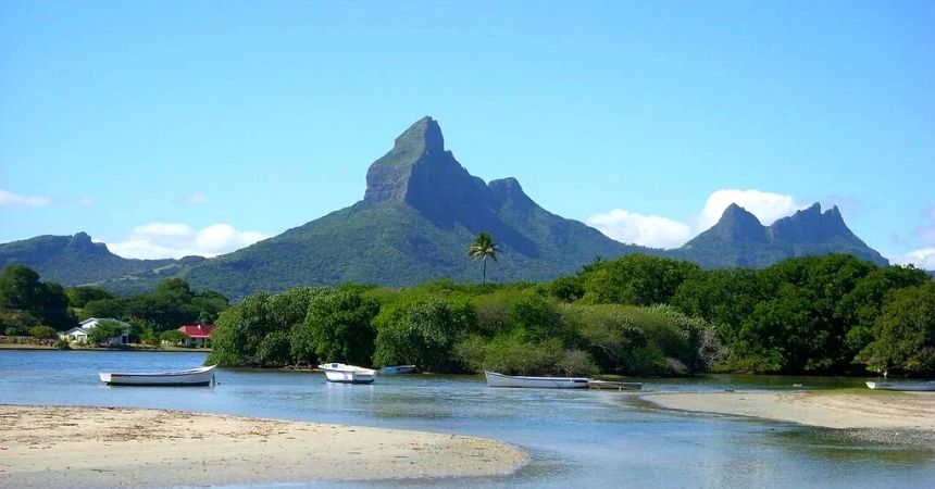 What are the steps to buy an apartment in Mauritius?