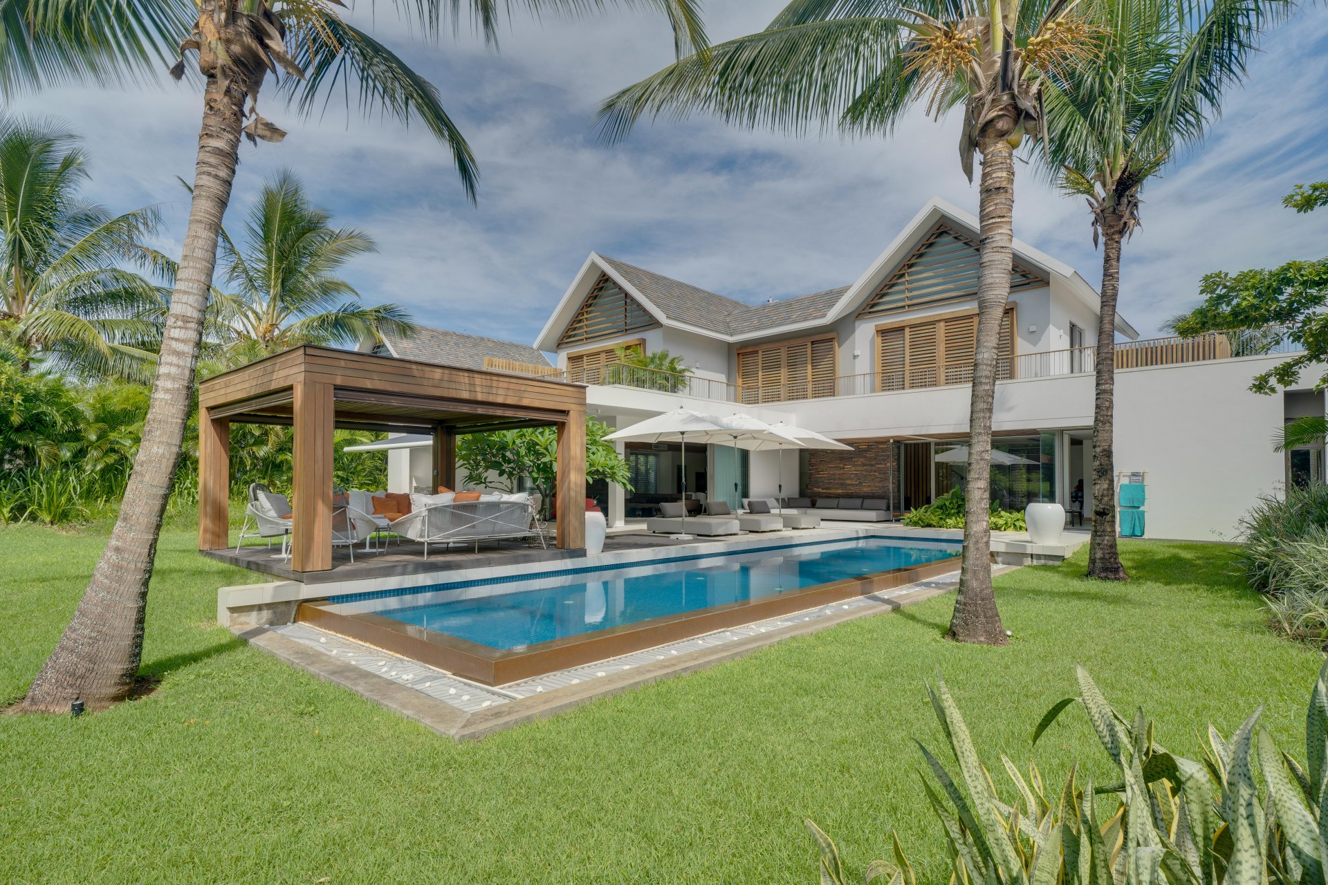 What are the specificities of real estate in Mauritius?