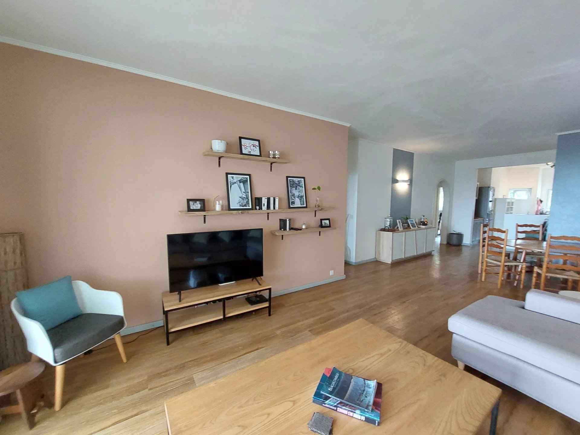 F85eeaec131183e4ea1260f61b696d28 2761200ade 1920 original - Attribut alt par défaut.