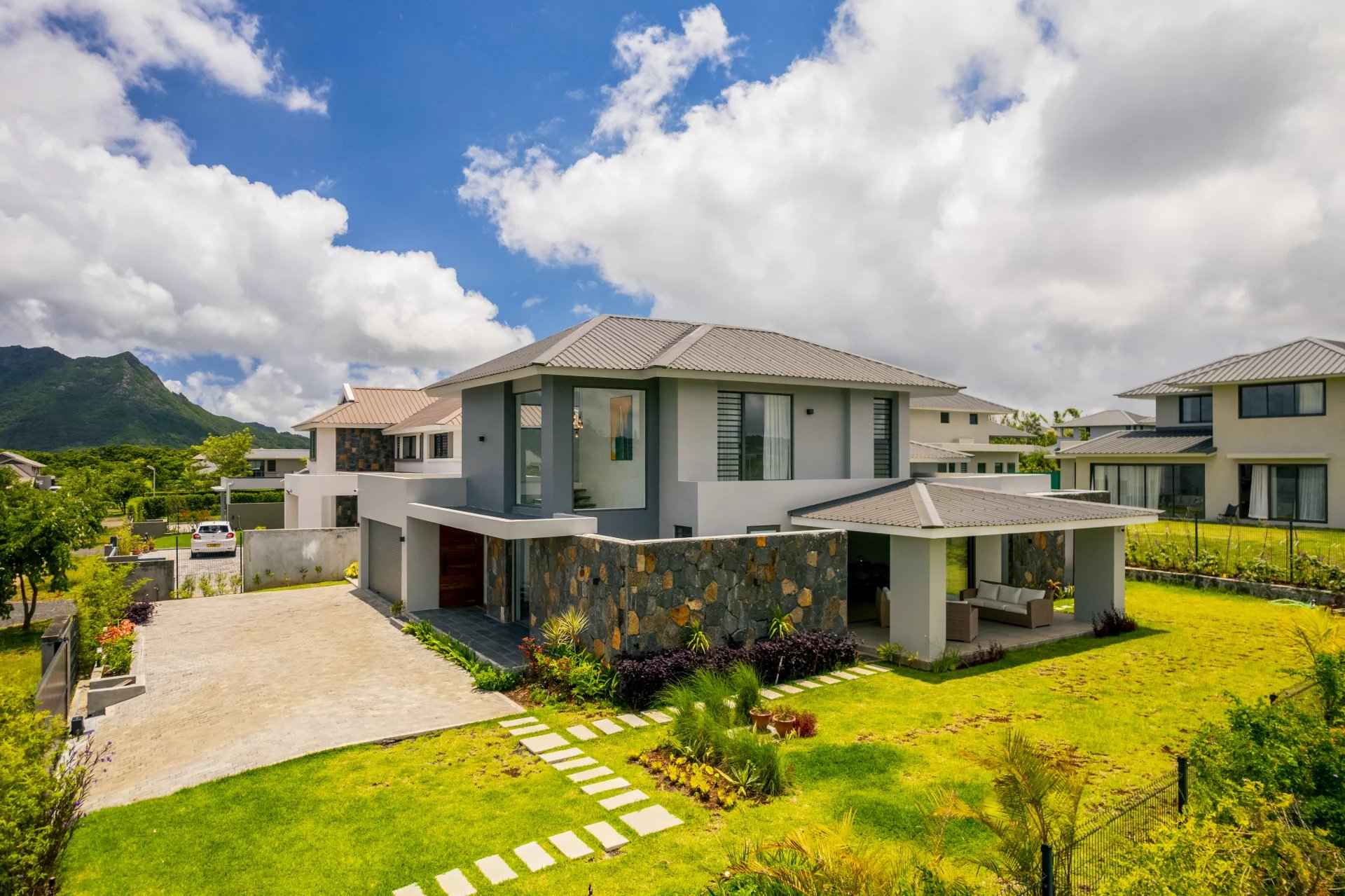 Df7bb2dbe2ec5f98edf578b2f87b703a fa92055f5d 1920 original - Attribut alt par défaut.