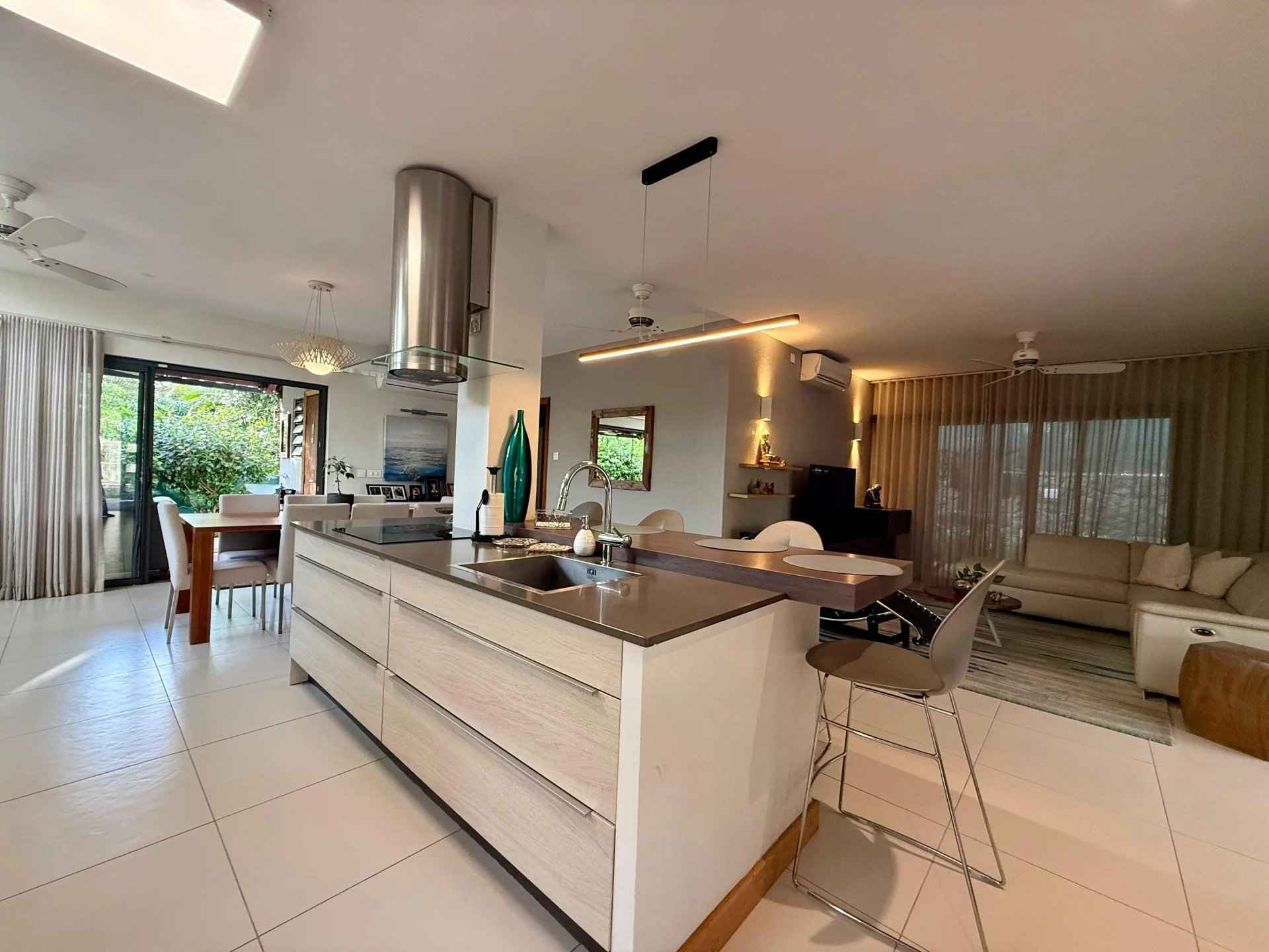 2ef1a13372586d6f2d1ce71b2923d15e 5a6e8272bd 1920 original - Attribut alt par défaut.