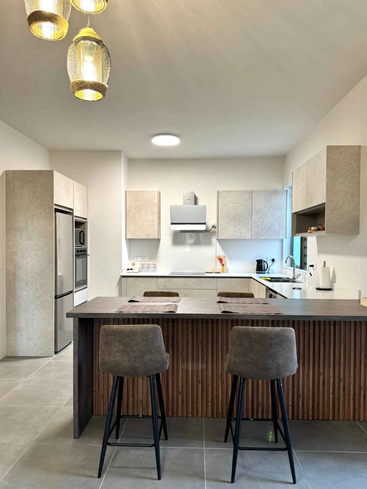 8dde5f7e56a2eb123560d644cea2c34b d48f798523 1600 original - Translation missing: en.helpers.application.image_tag.default_alt