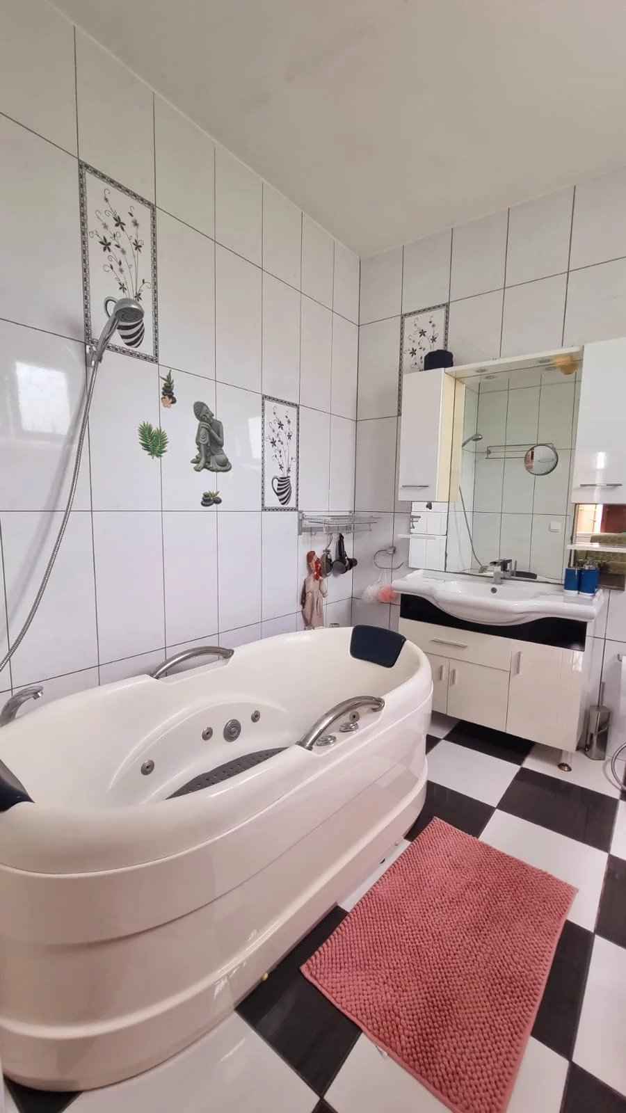 95241548fa22e1238aba5bd9d3f98270 fa9d856e07 1600 original - Attribut alt par défaut.