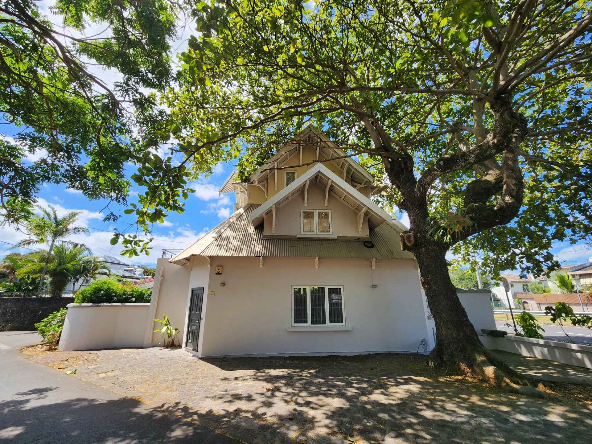 2e5d3718217fd2fddd01ded658e0e5bb e8bdd800ad 1920 original - Attribut alt par défaut.