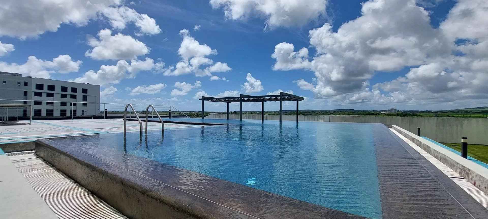 4332e106a998fbec639b83b086324773 fabbed6f00 1920 original - Attribut alt par défaut.