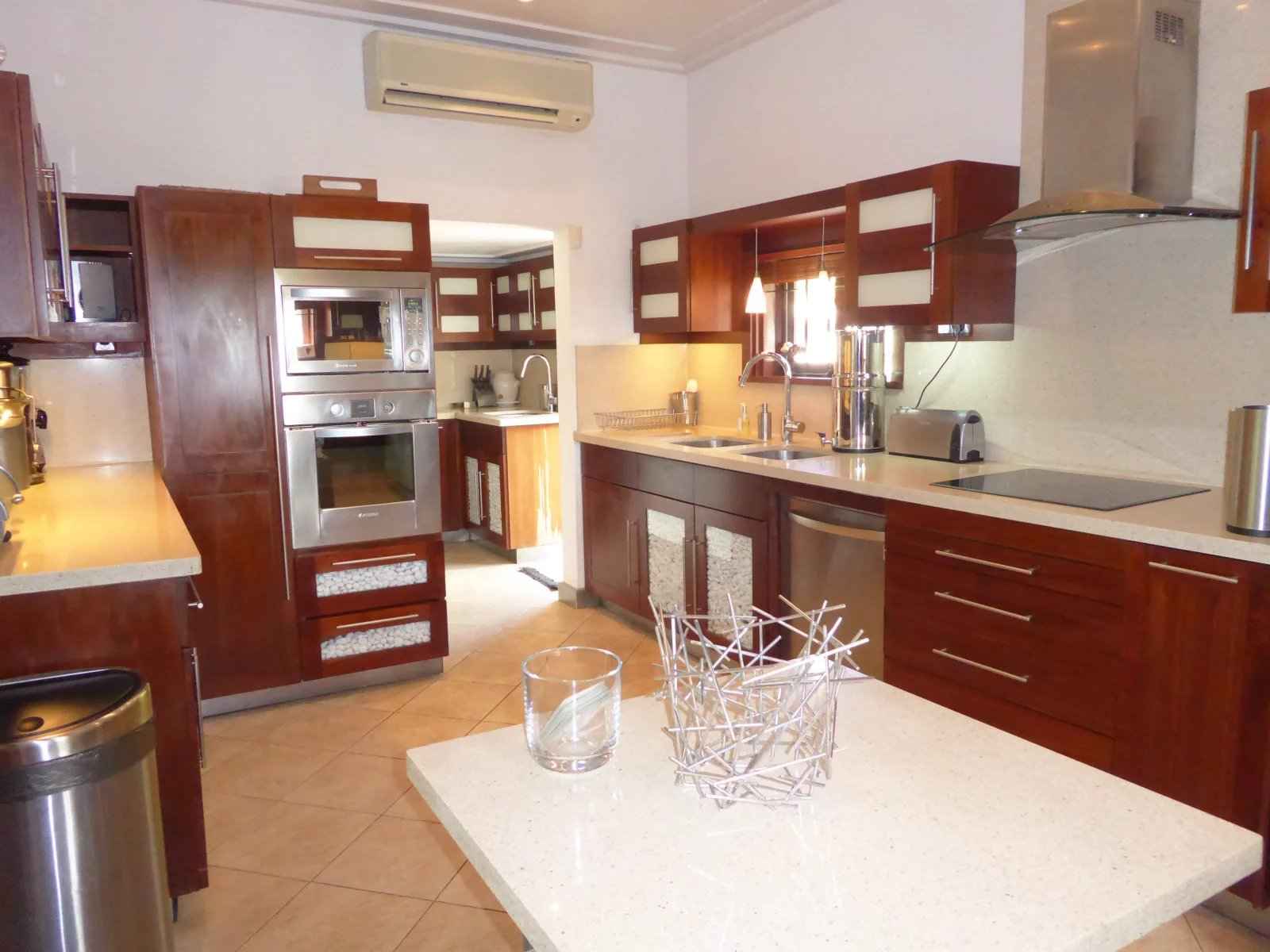 C51eb99d3db8190299d9062599d3a6b9 c6cc670cda 1600 original - Attribut alt par défaut.