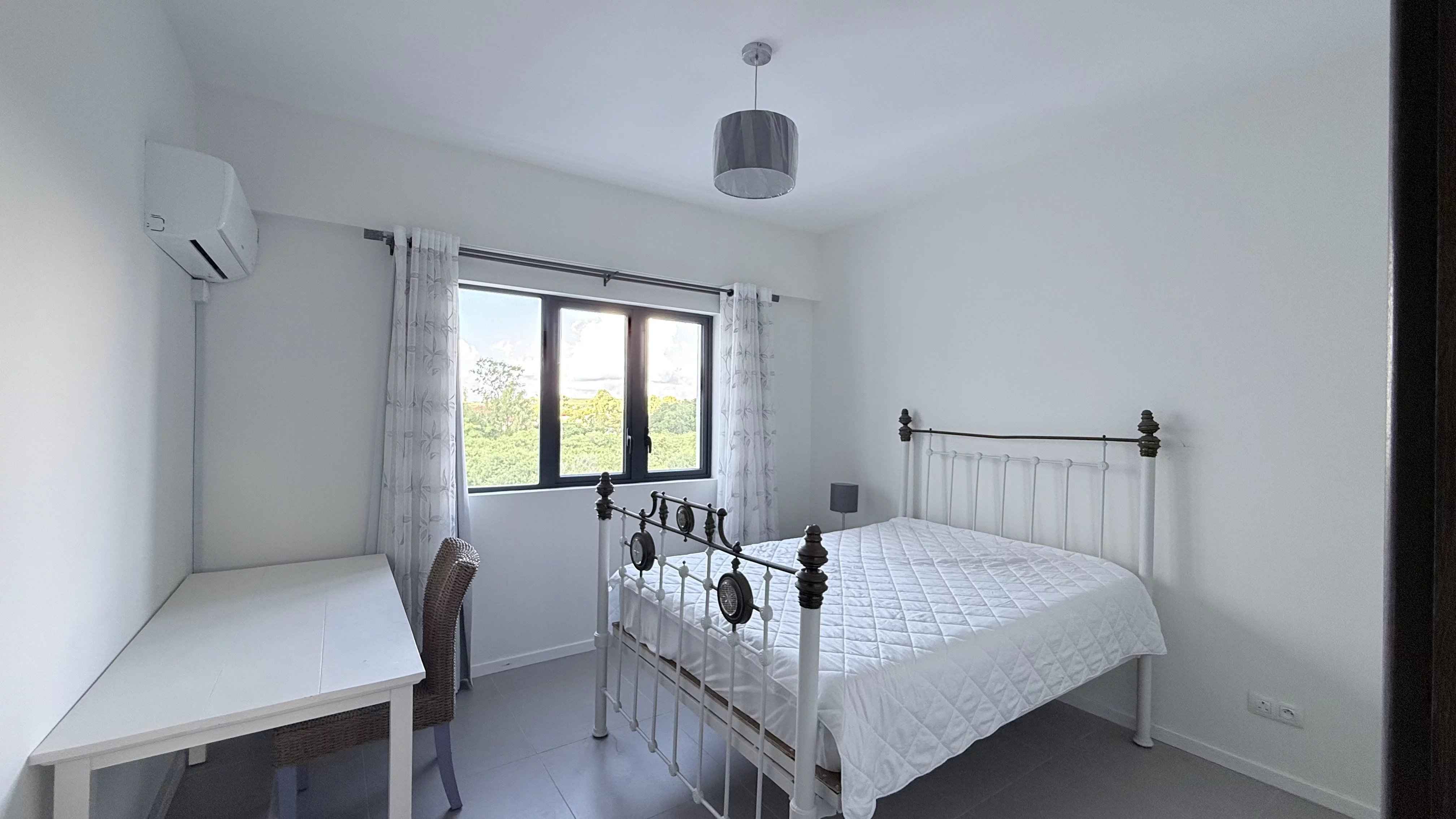 C01962d1e90fca32f6f4fd23b5b4820e a5c1eaeebe 4032 original - Attribut alt par défaut.