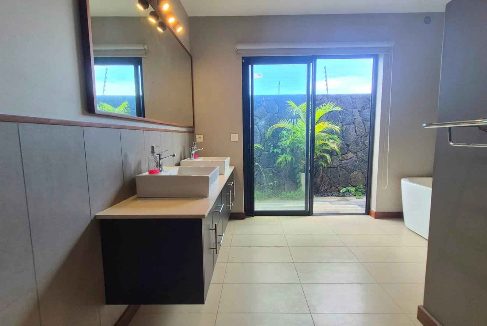 0c92ab66d8883c0da8ab92155db84068 261daa82f9 1599 original - Translation missing: en.helpers.application.image_tag.default_alt