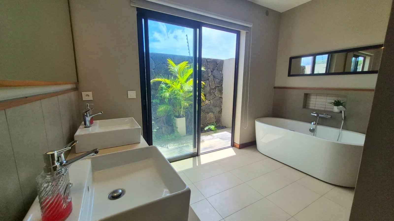 1d5fa148b418fc32f4cde90e6b4d323a b21cc7bd88 1600 original - Translation missing: en.helpers.application.image_tag.default_alt