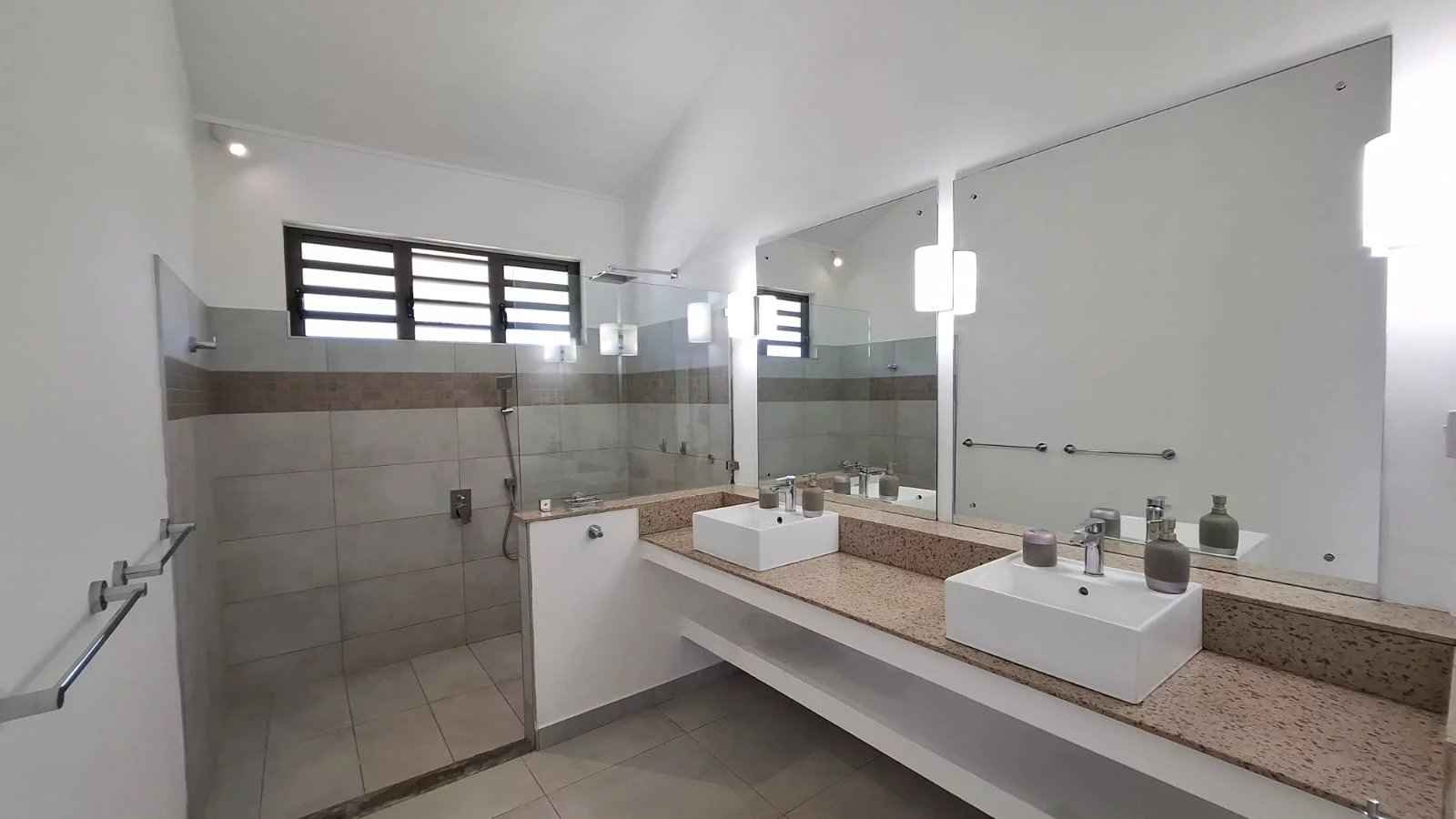 84b66d8d97e9b1299b61c4a6cf91da59 3d96af6de9 1600 original - Attribut alt par défaut.