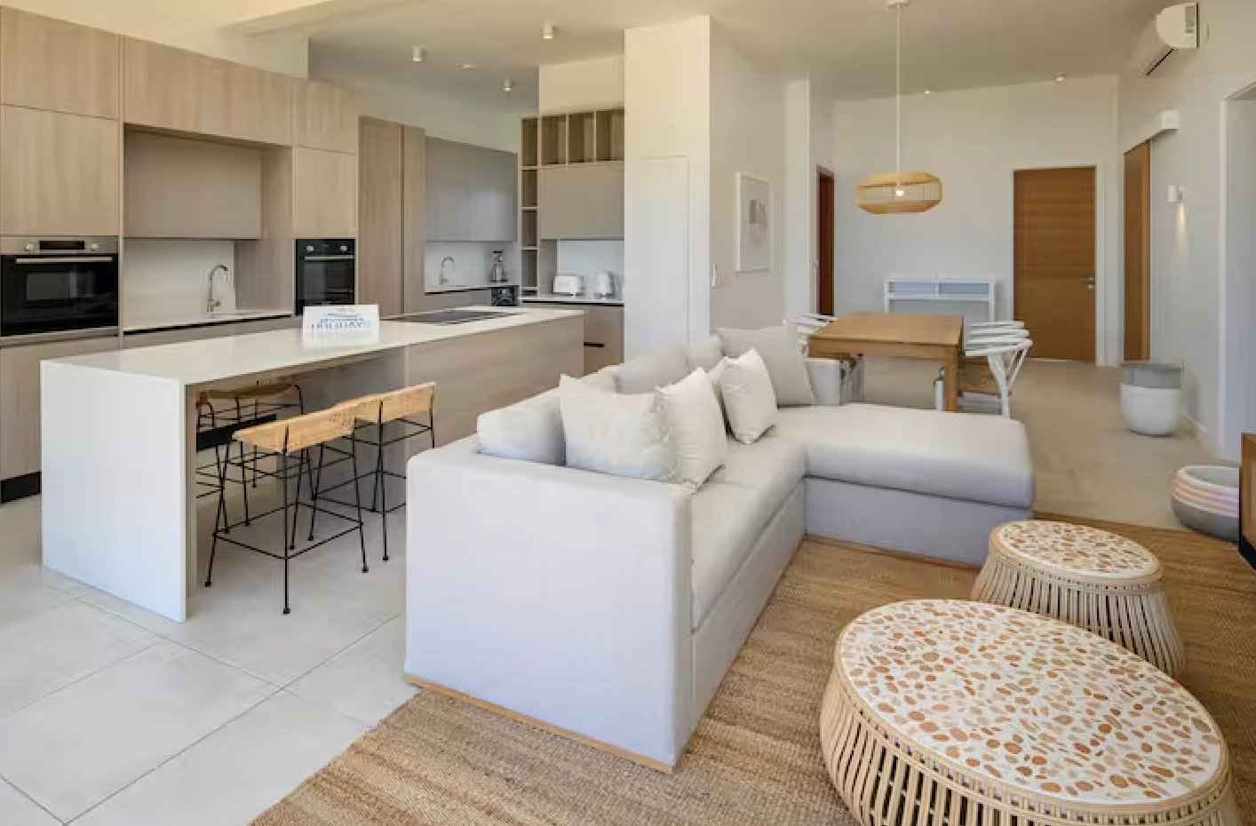 4c1cc4d6e2ba47f8f3b2d49ee5a57e1e 4221d928f5 1414 original - Attribut alt par défaut.