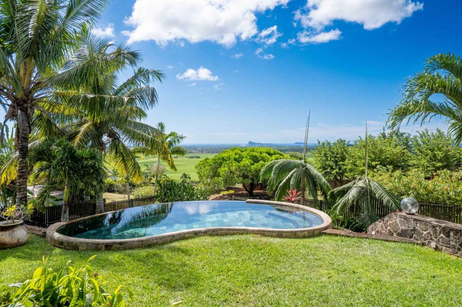 33c8f468f81fdb4aa1ccc9c247d60371 3d165f2891 1600 original - Attribut alt par défaut.