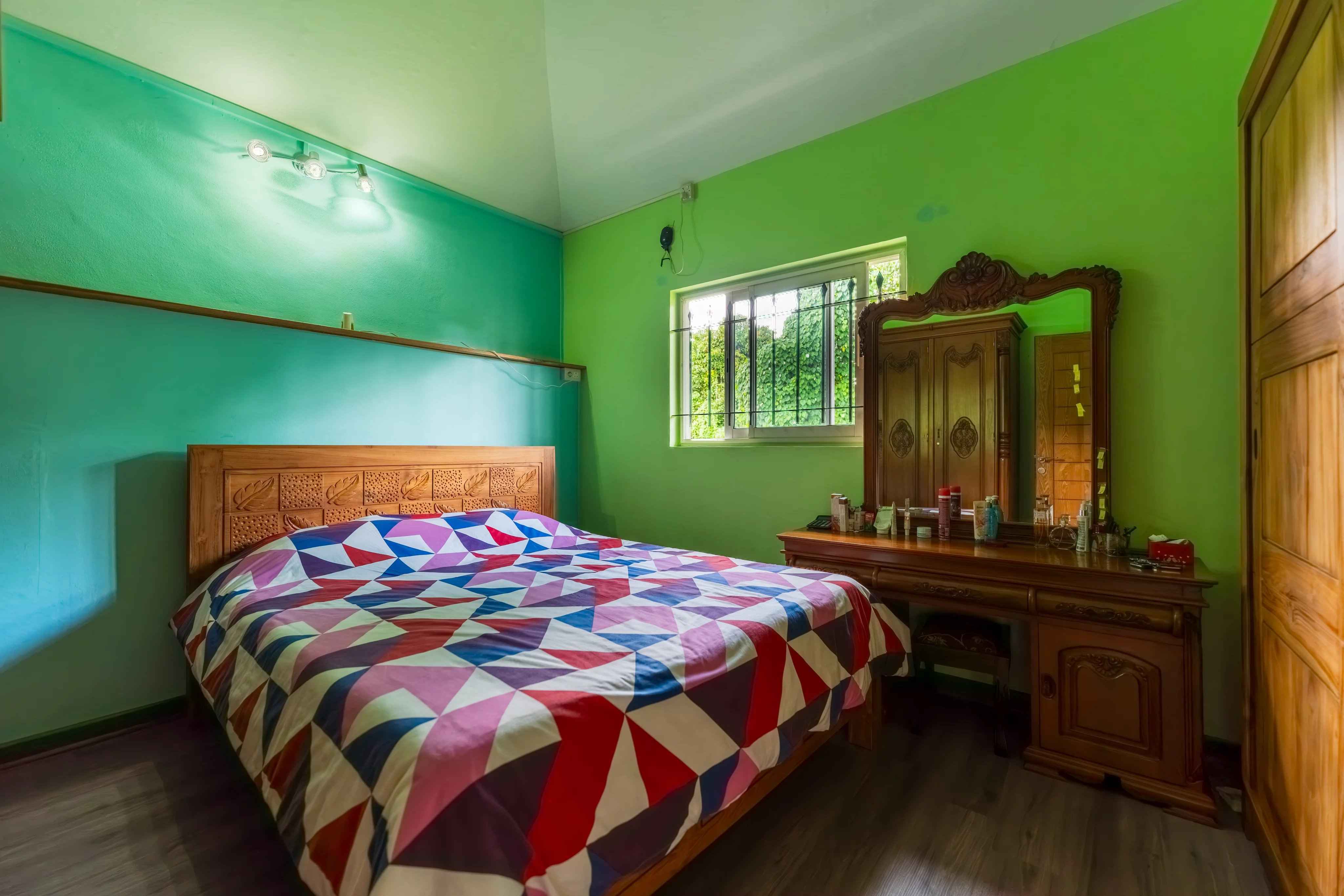 8bda2758540ff5e3c569d23d1f4629e8 cf9a7f9783 4096 original - Translation missing: en.helpers.application.image_tag.default_alt