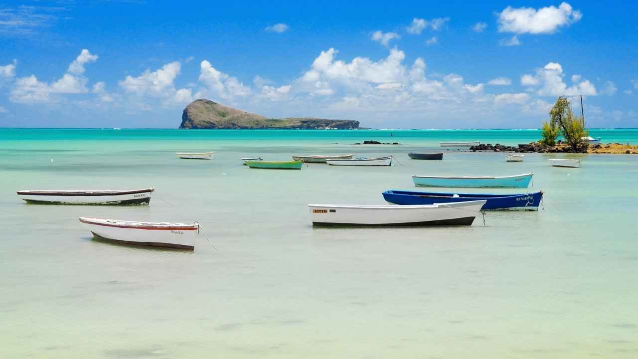 For rent House Grand Gaube 250 m² 3 bedrooms 70,000 Rs